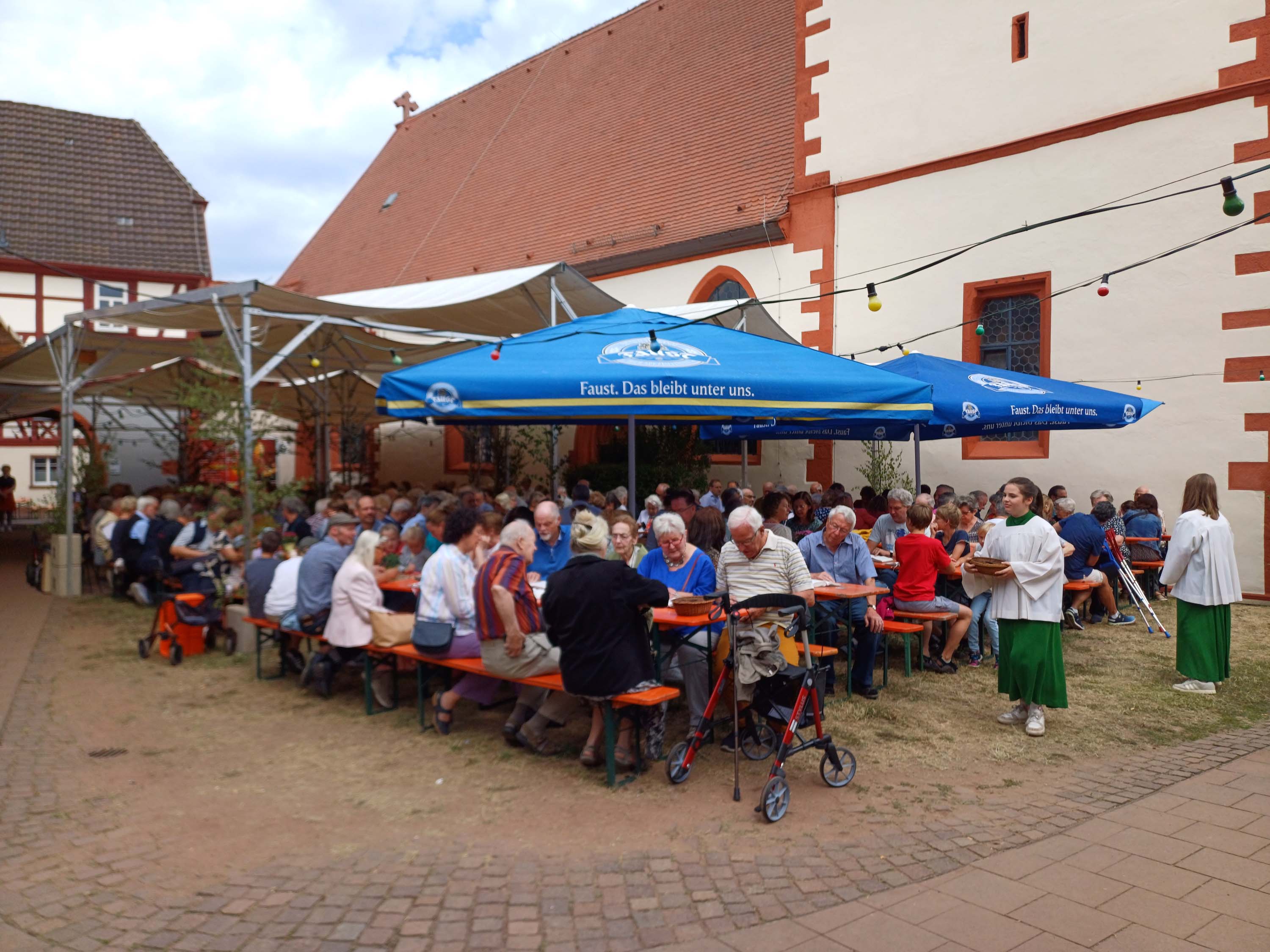 Festgottesdienst zum Straßen- und Hoffest 2025 im alten Kirchhof in Bürgstadt 