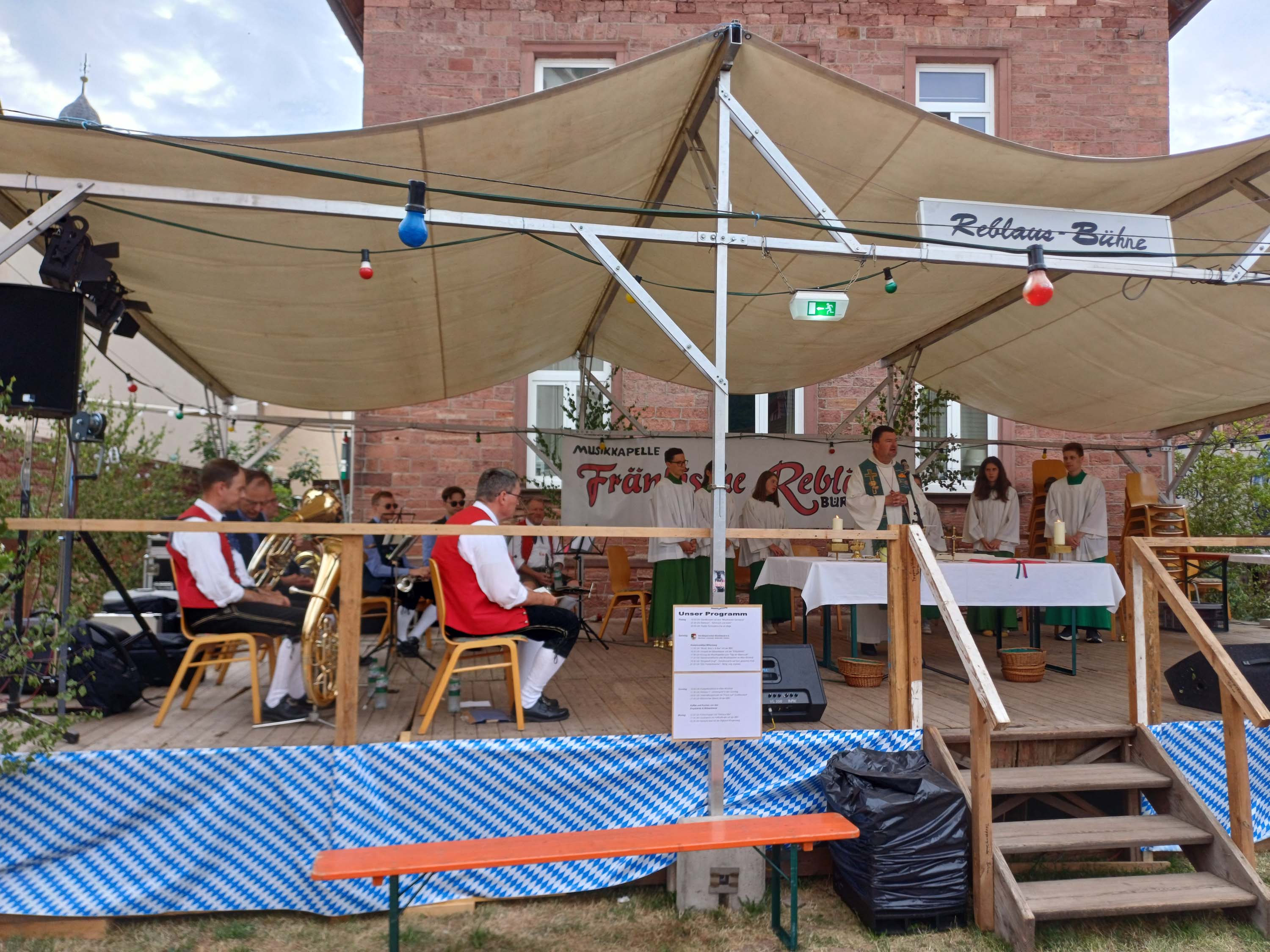 Festgottesdienst zum Straßen- und Hoffest 2025 im alten Kirchhof in Bürgstadt 