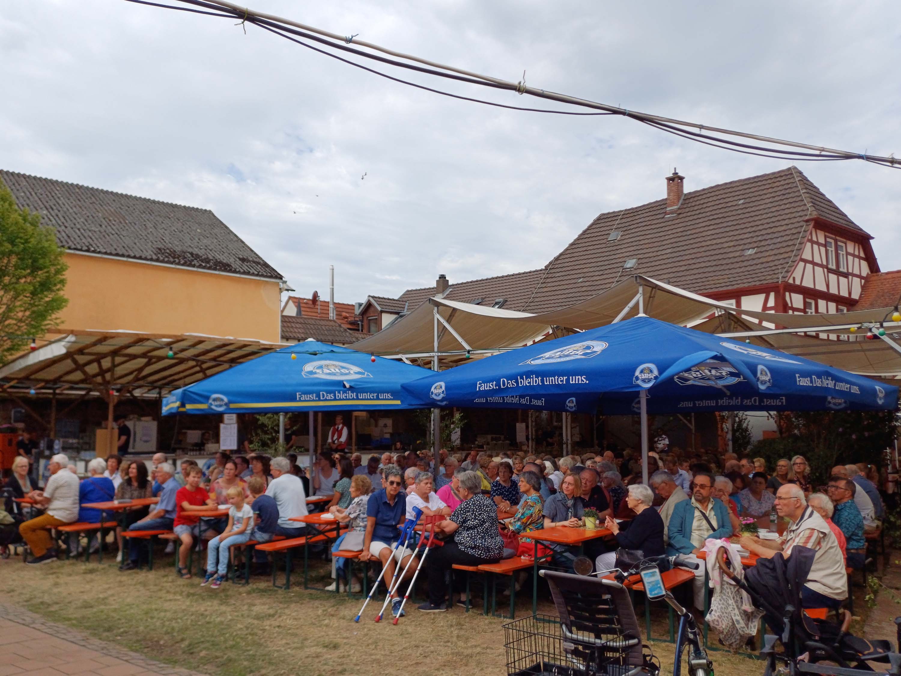 Festgottesdienst zum Straßen- und Hoffest 2025 im alten Kirchhof in Bürgstadt 