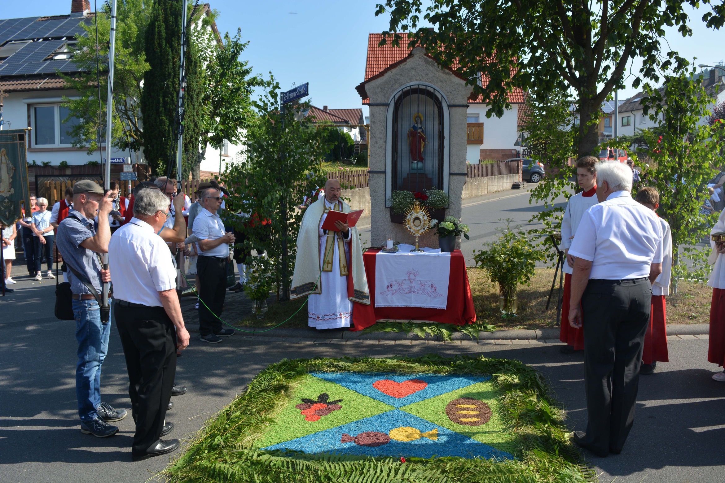 Fronleichnamsprozession 2025 in Bürgstadt Fronleichnamsprozession 2025 in Bürgstadt