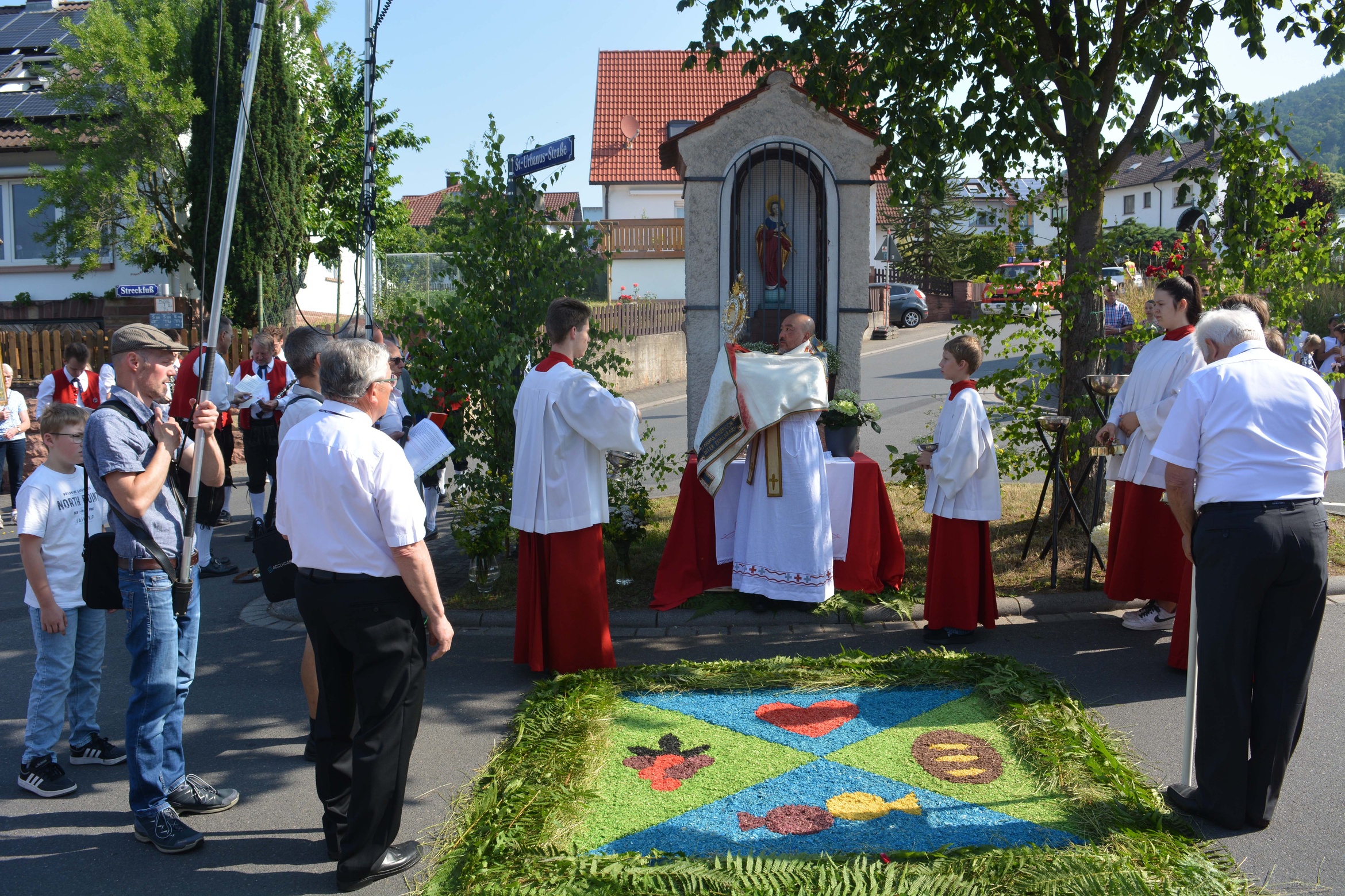 Fronleichnamsprozession 2025 in Bürgstadt Fronleichnamsprozession 2025 in Bürgstadt